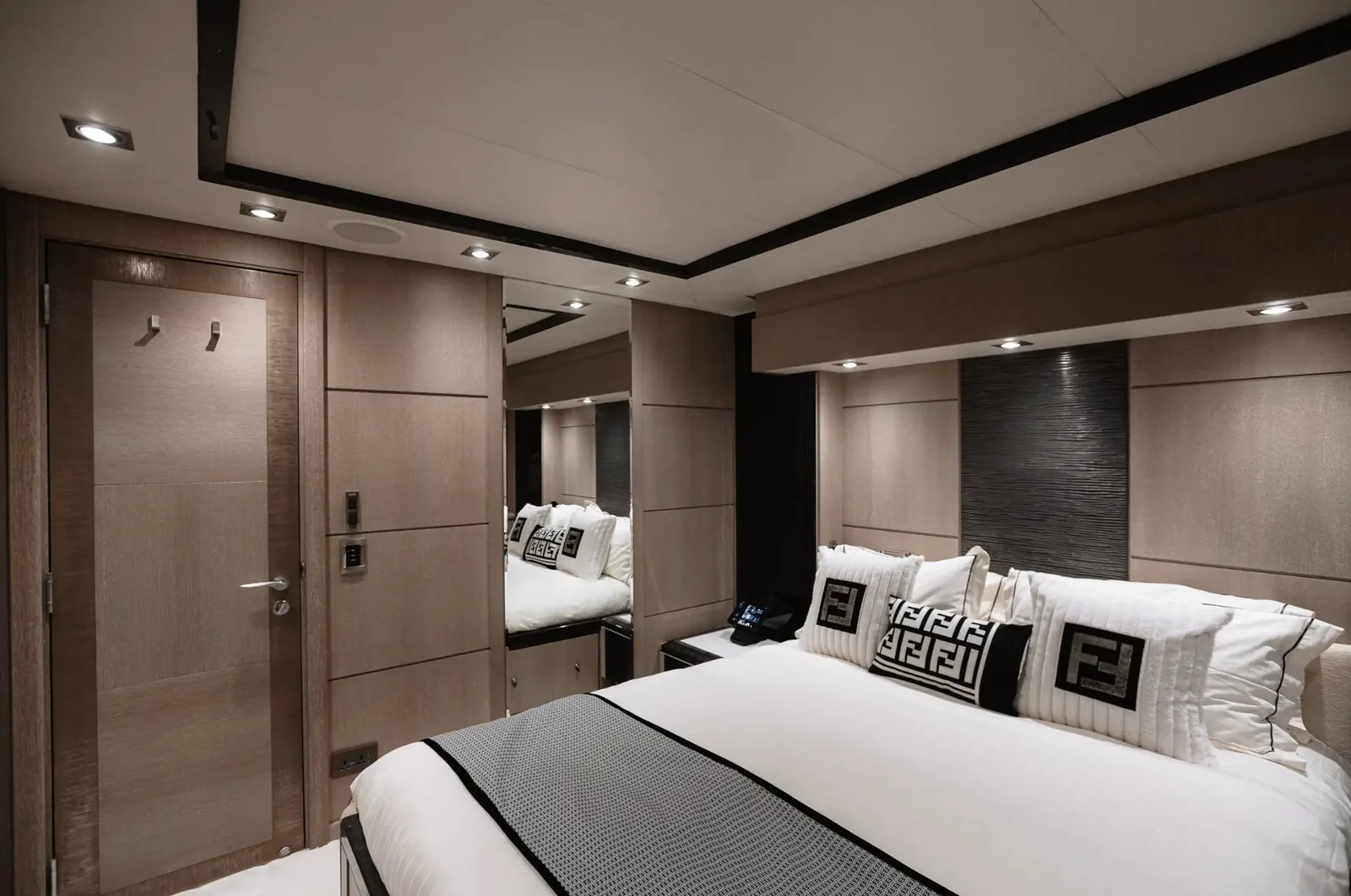 AK Royalty Double Cabin