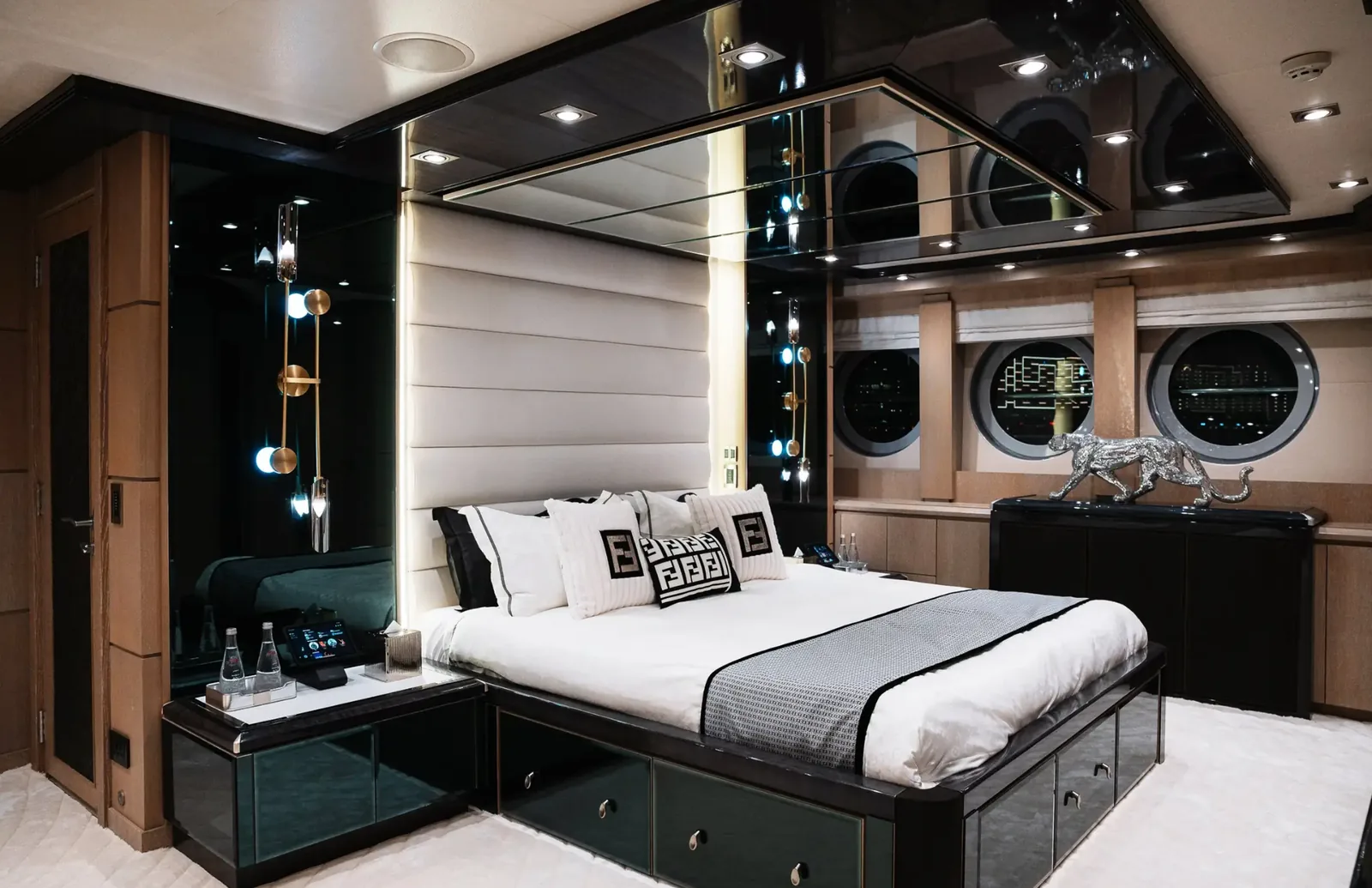 AK Royalty Master Suite